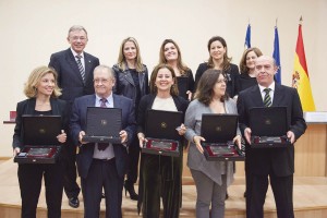 Representantes del ICOEV, con los galardonados en las celebraciones de Santa Apolonia.