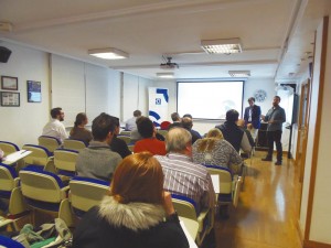 El Dr. Carlos Manrique durante el curso.