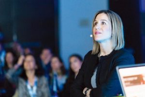 La Dra. Eva Berroeta califica el programa del congreso como estimulante, dinámico y joven.