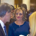Laura Moya (Proclinic), conversando con el Dr. Jesús Calatayud.