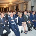 El Dr. Antonio Montero, presidente del COEM; el Dr. José Carlos de la Macorra, decano de la Facultad de Odontología y presidente de la Conferencia de Decanos de las Facultades de Odontología de España; Margarita Alfonsel, secretaria general de la Federación de Empresas de Tecnología Sanitaria (Fenin); Ignacio Rojas, presidente de Peldaño, y el Dr. Óscar Castro, presidente del Consejo General de Dentistas de España.