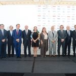 Nutrida representación del comité científico de GACETA DENTAL. De izda. a dcha., el Dr. Carlos Oteo, César Calvo, el Dr. Jesús Calatayud, el Dr. Andrés Sánchez Turrión, el Dr. Antonio Bowen, el Dr. José Santos Carrillo, la Dra. Carmen Álvarez, Maribel Aragoneses, Román Barrocal, José Ávila Crespo, el Dr. Rafael Miñana, el Dr. Victoriano Serrano y el Dr. Juan López-Quiles. (Faltaron en la foto de familia, el Dr. Juan Carlos Vara, el Dr. Alberto Cacho, el Dr. Daniel Torres y Fernando de las Casas).