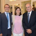 El Dr. Ángel Lopez y Laura del Valle (Oral-B) y Luis Garralda (Di&B).