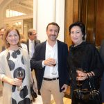 Lucía Fernández Castillejo, el Dr. Constantino Colmenero y María Dolores Ruiz (Henry Schein).