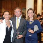 Sonia Miranda (Colgate), el Dr. Mariano Sanz y Begoña Alonso (Colgate).