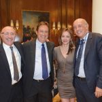 Los Doctores Santos Carrillo, Victoriano Serrano y Carlos Oteo, 
con Gema Bonache (GACETA DENTAL).