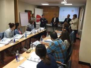Participantes y dictantes del curso de gestión.