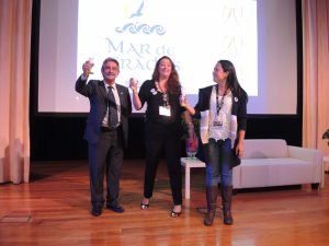Miguel Ángel Revilla brindó con la presidenta del Colegio de Higienistas de Galicia, Andrea Pardo, por el éxito del XXIX Congreso HIDES, Santiago 2017.