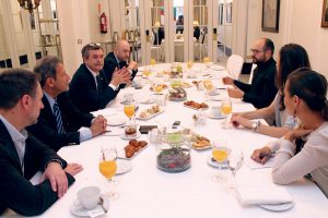 La conversación giró en torno a la necesidad de un cambio colectivo en relación al voluntariado en el que todos los actores involucrados consigan fomentar la colaboración.