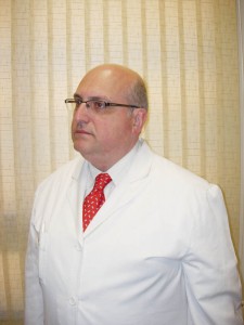 Para el doctor Machuca, uno de los grandes retos es concienciar a las administraciones de la importancia que tiene para la sanidad pública el mantenimiento de una correcta salud bucal en los pacientes frágiles.